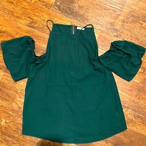 Off the shoulder top sized large. Pretty emerald green